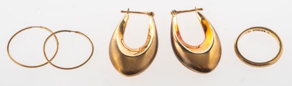 A mixed group of jewellery,