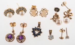 A mixed group of jewellery, (mainly earrings), including a pair of flowerhead stud earrings,