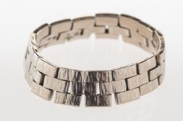 Roy Cecil King. A 1960's 18ct white gold articulated ring,