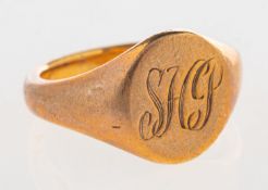 A 9ct gold signet ring, with engraved initials to front, UK hallmark, size J1/2, 5.00grams.