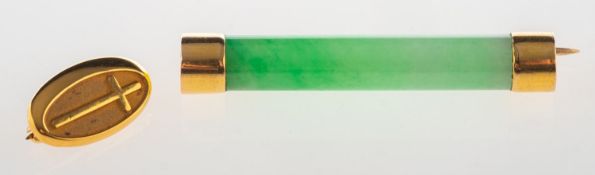 Two brooches, including a cylindrical dyed jade brooch with gold metal terminals and pin,