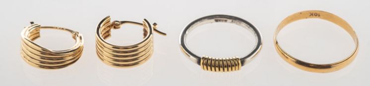 A mixed group of jewellery, including a wedding band, marked 10k, size Q1/2, 1.