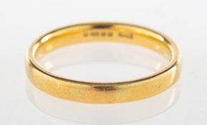 An 18ct gold wedding band, UK hallmark, size O1/2, 4.2grams.