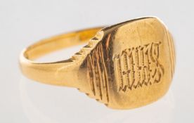An 18ct gold signet ring, monogrammed, UK hallmark, size O1/2, 4.4grams.