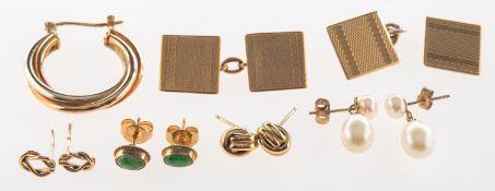 A mixed group of jewellery,