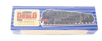 A Hornby Dublo BR 4-6-2 'City of Leicester' 46252 steam locomotive and tender. No.