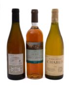 Three bottles of wine. Comprising a Chablis Beaumont 2005 75cl 12.