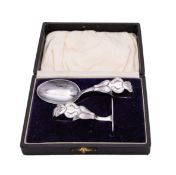 A George V silver child's pusher and spo