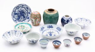 A mixed lot of Chinese porcelain, 17th and later including a Kraak blue and white saucer dish,