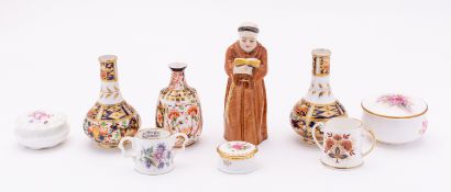 A mixed lot of English porcelain small wares including a pair of Derby Imari pattern small bottles,