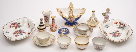 A mixed group of English porcelain, comprising a Flight tea bowl and saucer,