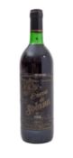 A bottle of Cueva De Solana, Tinto Bebid
