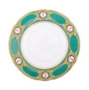 HM King George V - A Copeland porcelain dinner plate for the Royal Yacht 'Victoria and Albert',