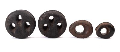 Two late 19th century deadeyes and two bull rings (4)