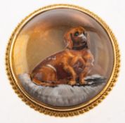 An Essex crystal dachshund brooch, set in a plain and rope twist mount,