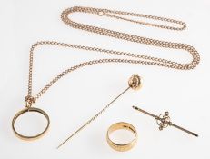 A mixed group of jewellery, including a 9ct gold wedding band,