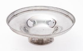 A George V silver comport by Adie Brothers Ltd, Birmingham 1924, of circular form, pierced gallery,