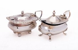 An Edward VII silver mustard pot by T Hayes & Co, Birmingham 1908 of barge shape,