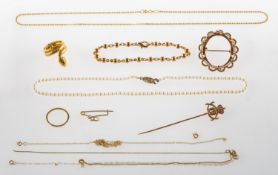 A mixed group of jewellery, including a cultured pearl necklace, pearls approx. 3.