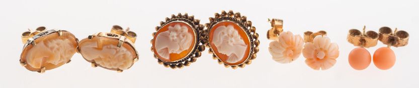 A mixed group of earrings, including a pair of mesh chain link style drop earrings,