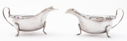 A pair George VI silver sauce boats by Viner's Ltd, Sheffield 1939, wavy rims,