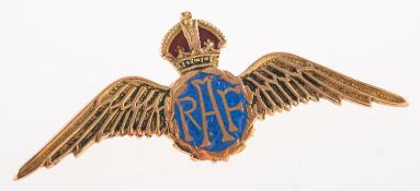 A blue and red enamelled RAF wing badge, marked to verso 9ct, metal pin, length approx. 4.1cm, 2.