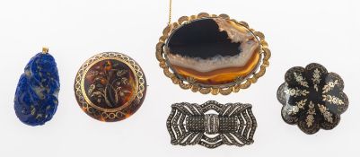 A mixed group of jewellery, including a carved foliate and floral lapis lazuli pendant,