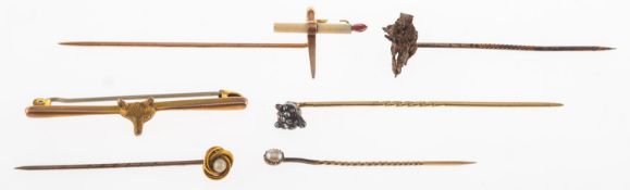 A mixed group of jewellery, including a stick pin with an old Miner's candle on it, unmarked,