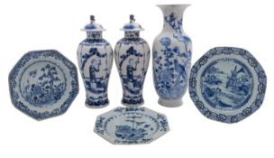 A mixed lot of Chinese blue and white porcelain,