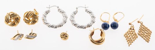 A mixed group of earrings, including a p