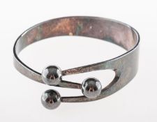 Anna Greta Eker - A vintage Norwegian modernist 'jester' bangle, a torque style bangle,