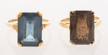 Two 9ct gold rings, including a 9ct gold ring set with a rectangular-cut smokey quartz,