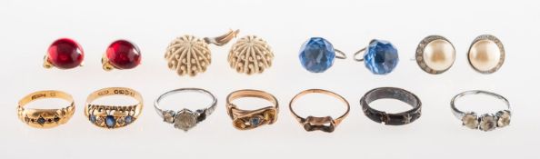 A mixed group of jewellery, including a ring with missing stone, marked 9ct, 0.