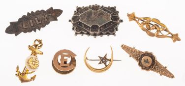 A mixed group of jewellery, including a foliate brooch, marked 9ct to verso, metal pin,
