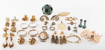 A collection of costume jewellery, including thirteen pairs of clip on earrings of various designs,