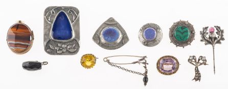 A mixed group of mainly antique and vintage jewellery items,