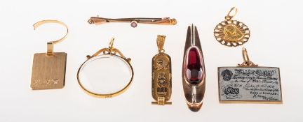 A mixed group of jewellery, including a bar brooch set with a small circular-cut purple stone,