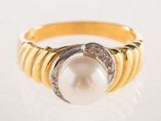 A pearl and diamond ring, set with a single-cultured pearl, pearl approx. 7.