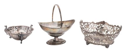 An Edwardian pierced silver dish or basket, shaped oval outline and with foliate scroll decoration,