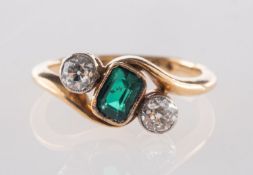 A diamond a green stone twist ring,
