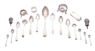 A mixed lot of various silver, to include a tablespoon, 2 salts, a napkin ring,