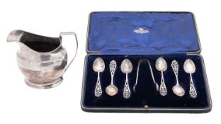 An early 20th century cased set of six silver tea/ coffee spoons & matching sugar tongs,