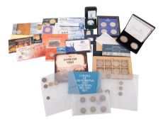A mixed collection of coins, including a 2001 USA coin set,
