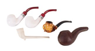 An early 20th Century carved Meerschaum pipe.