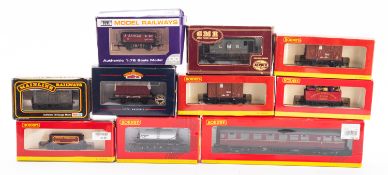 A collection of various OO/HO wagons.