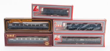 Five OO/HO passenger coaches.