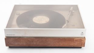 A Bang & Oulfsen Beogram 1800 Turntable.