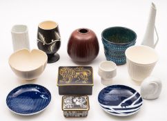 A group of mid/late-20th century ceramics, including a Bitossi Rimini Blue jardiniere,