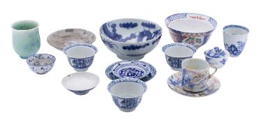 A mixed lot of Chinese and Japanese porcelain including a set of three Chinese blue and white tea