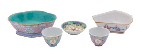 A group of Chinese famille rose and underglaze blue porcelain,